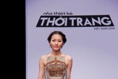 Hút hồn với trang phục làm từ lót nồi,  phao bơi, vỏ gối